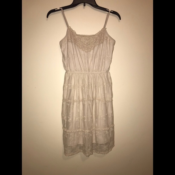 Small lace dress - Picture 1 of 1